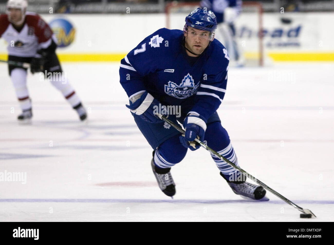 6. November 2009: Toronto Marlies Todd Perry (7) mit dem Puck in der zweiten Periode.  Die Marlies besiegt die Monster 3-2 in diesem American Hockey League Spiel spielte in Quicken Loans Arena in Cleveland, OH... Obligatorische Credit: Frank Jansky / Southcreek Global (Kredit-Bild: © Frank Jansky/Southcreek Global/ZUMApress.com) Stockfoto