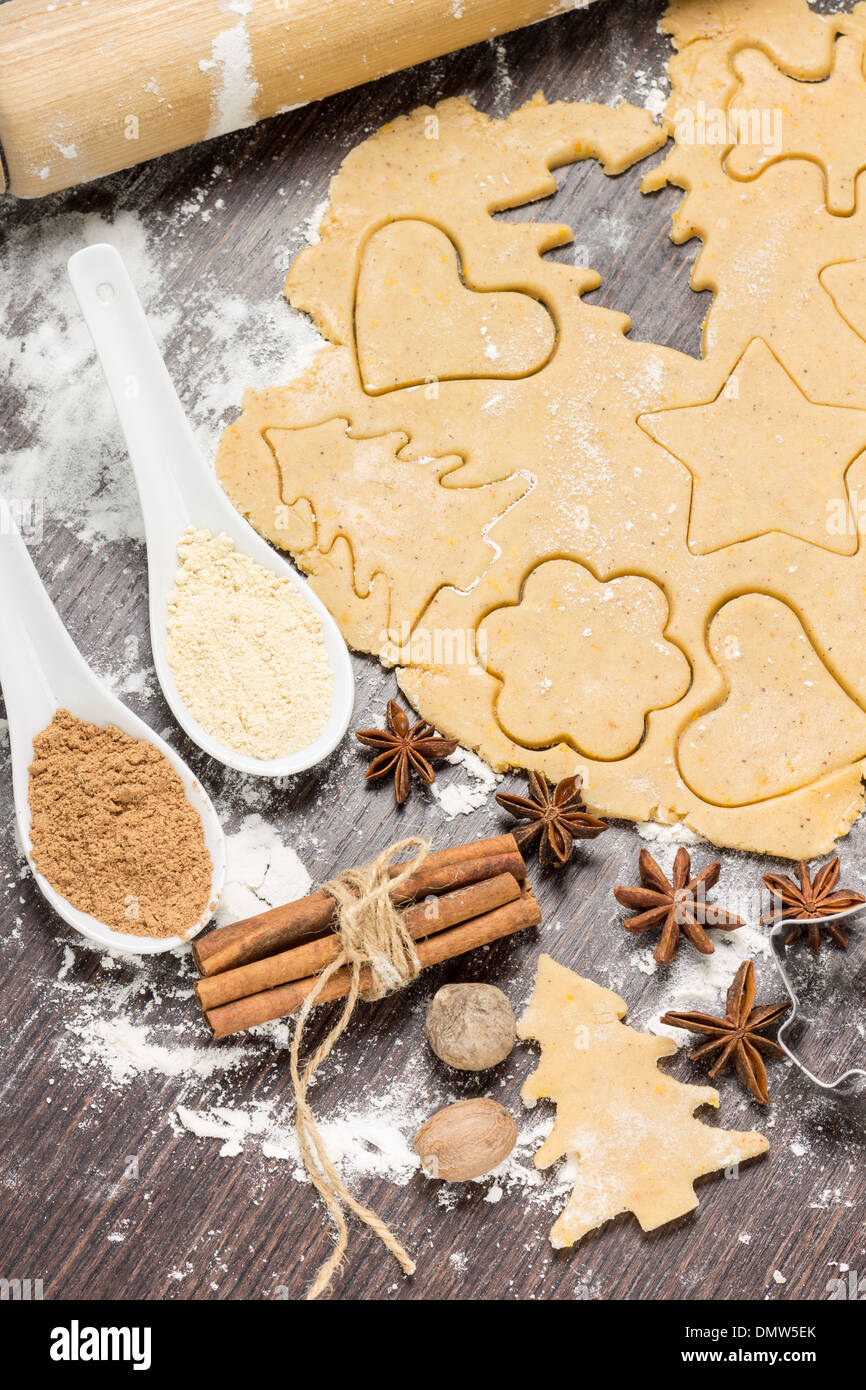 Lebkuchen mit Zutaten vorbereiten Stockfoto