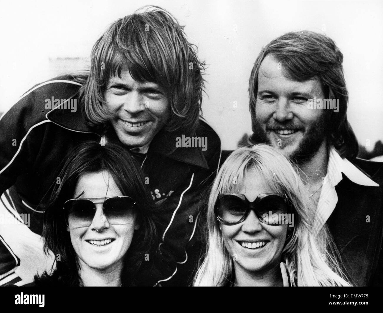 31. Januar 1977 begann schwedischen Pop - Oslo, Norwegen - Gruppe ABBA seine erste live-Tour, wenn es in den Ekeberg Hallen in Oslo eröffnet. Das Bild zeigt, dass Mitglieder der Gruppe; BJORN ULVAEUS, BENNY ANDERSON, FRIDA LYNGSTAD und ANNA FALTSKOG zu Beginn ihrer ersten tour aller Zeiten. (Kredit-Bild: © KEYSTONE Bilder USA/ZUMAPRESS.com) Stockfoto