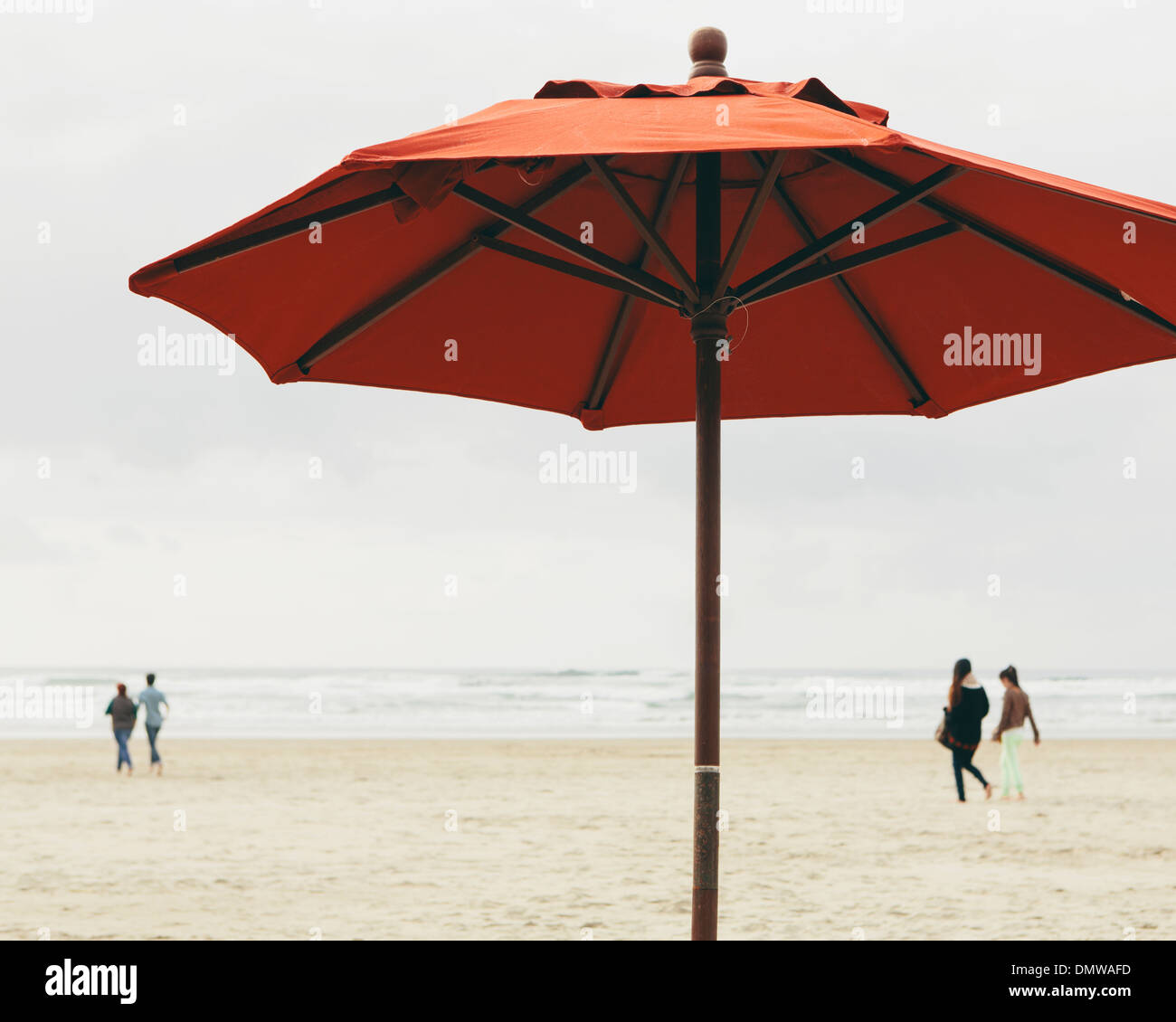 Offener Regenschirm Stockfotos Und Bilder Kaufen Alamy
