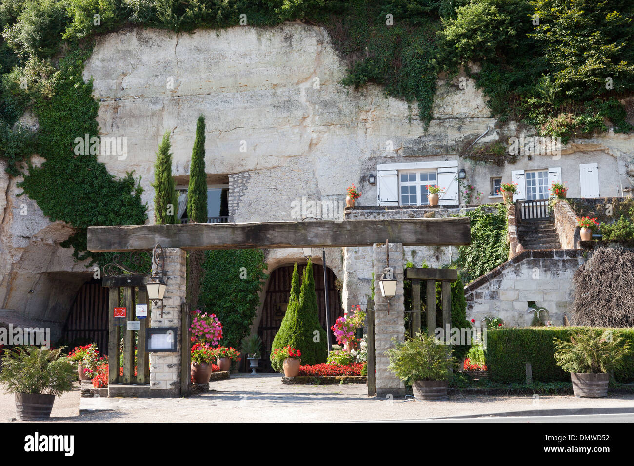 AOC Montlouis-Sur-Loire ist eine Sammlung von 72 Weinproduzenten. Das Restaurant Le Höhle. Stockfoto