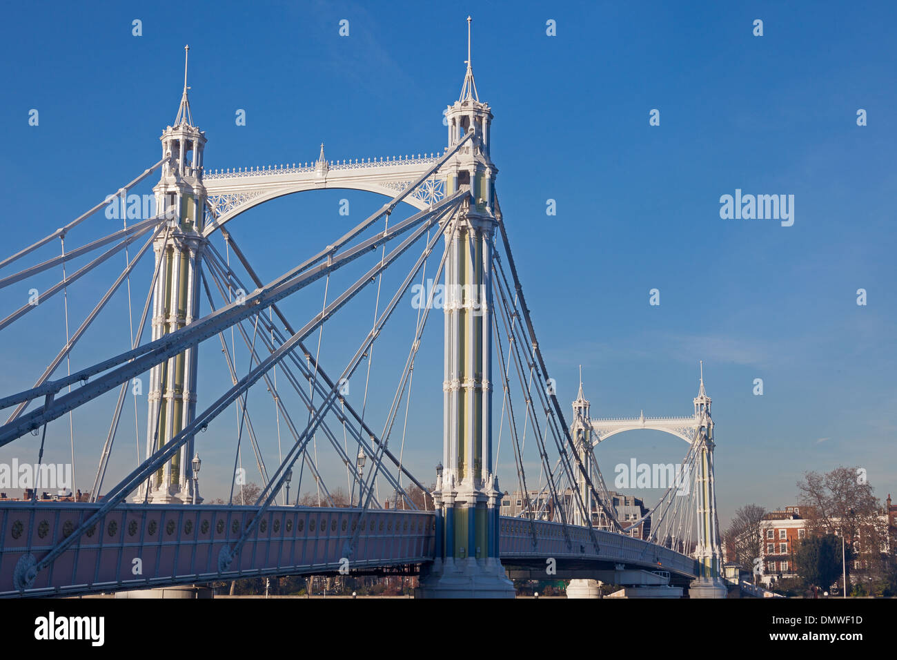 Der Albert Bridge in London von Battersea Ende gesehen Stockfoto