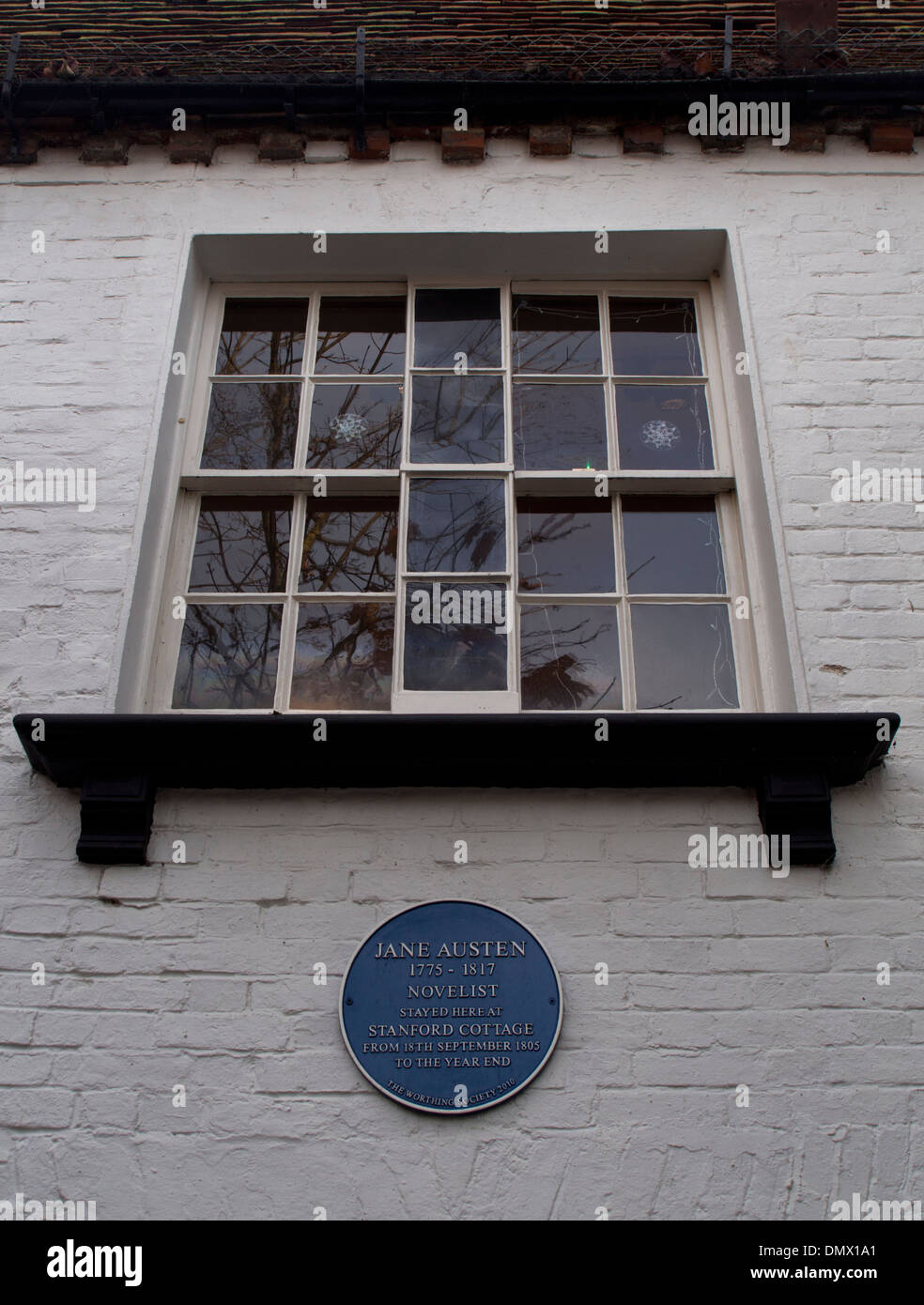 Jane Austen war hier: blaue Plakette am Stanford Cottage (jetzt Teil von Pizza Express) in Worthing, West Sussex. Stockfoto