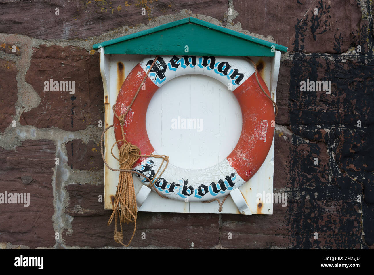 Life Saver Ring Pennan Hafenmauer Stockfoto