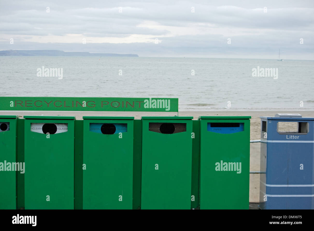 Recycling-Punkt auf Weymouth Esplanade, Dorset. Stockfoto