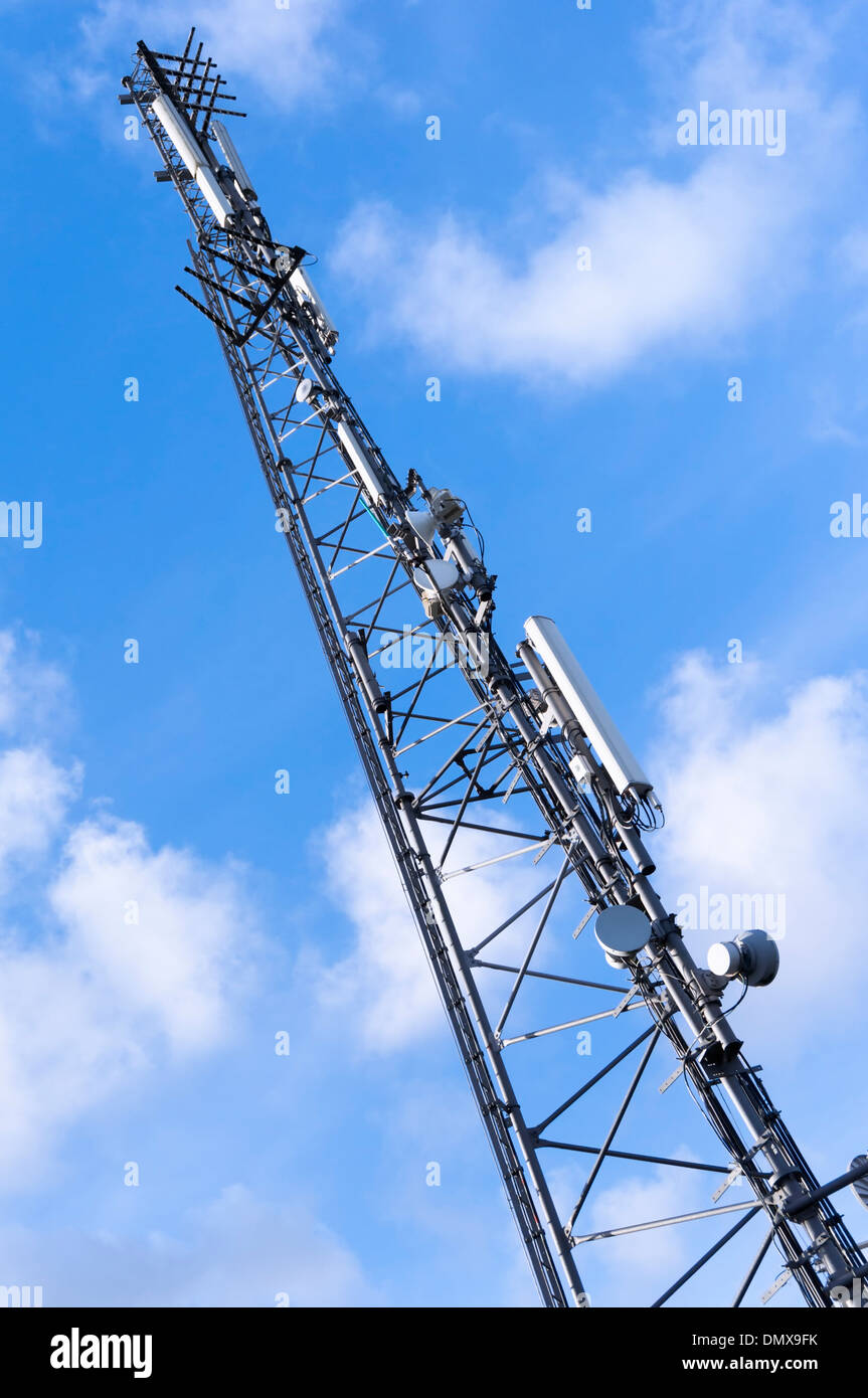 Kommunikation Turm und Handy-Antennenmast Stockfoto