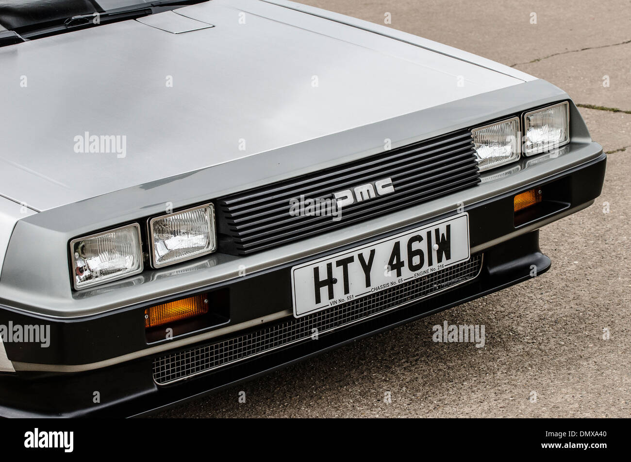 Nahaufnahme von der Vorderseite des einen Sportwagen DeLorean DMC-12. Stockfoto