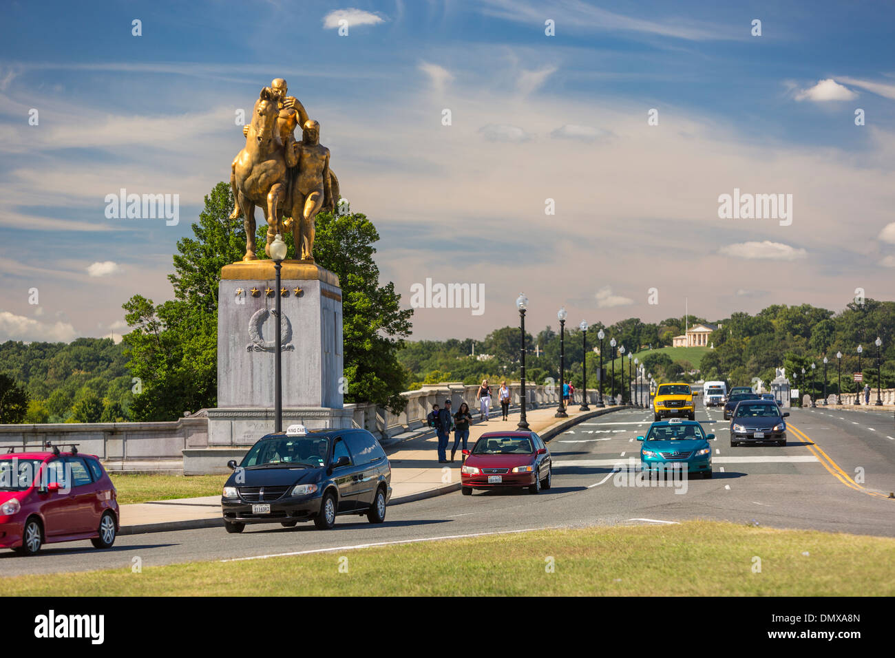 WASHINGTON, DC, USA - Autos auf Memorial Bridge, Eingabe von DC. Stockfoto