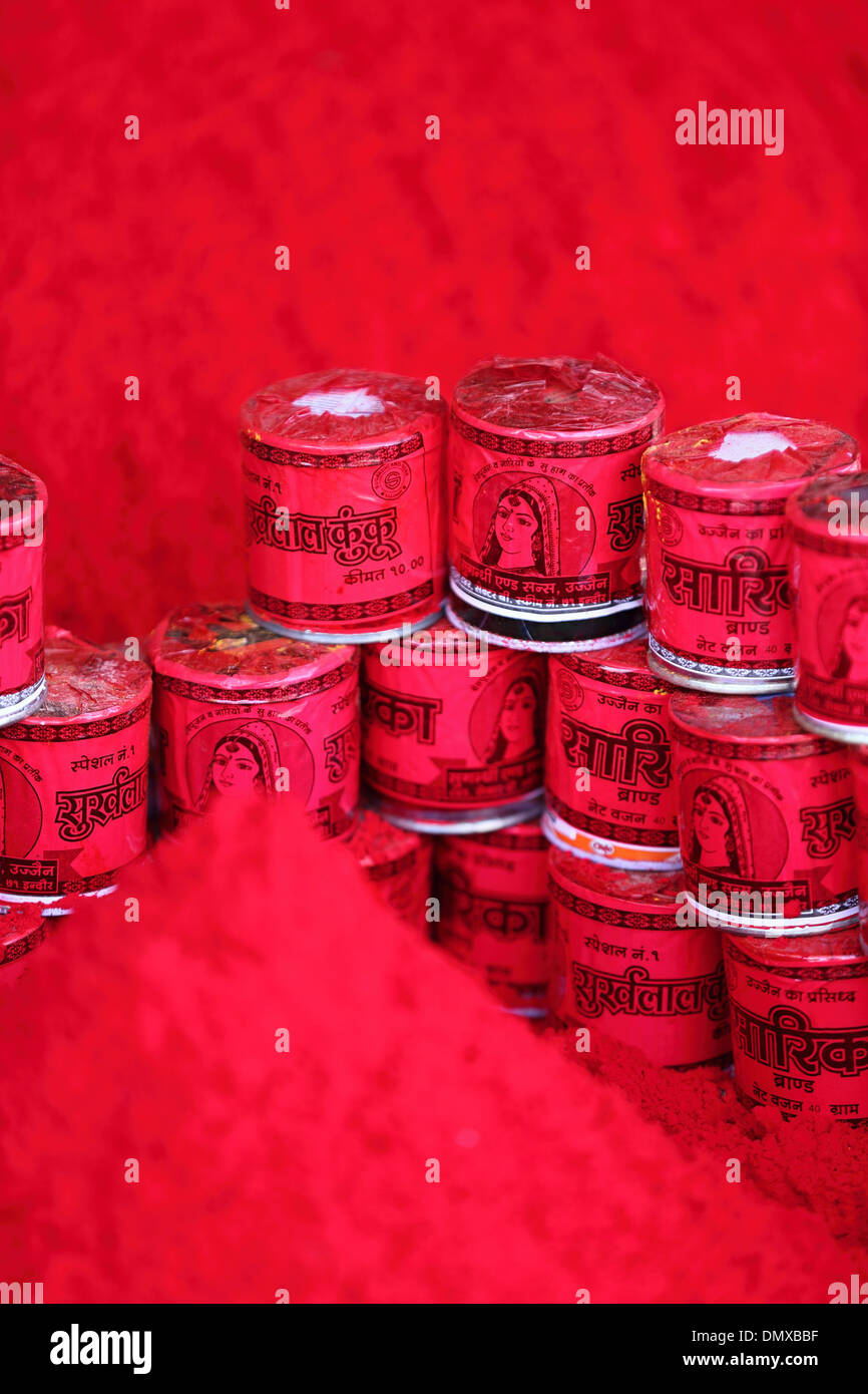 Kumkum in einem Geschäft in Omkareshwar Madhya Pradesh, Indien Stockfoto