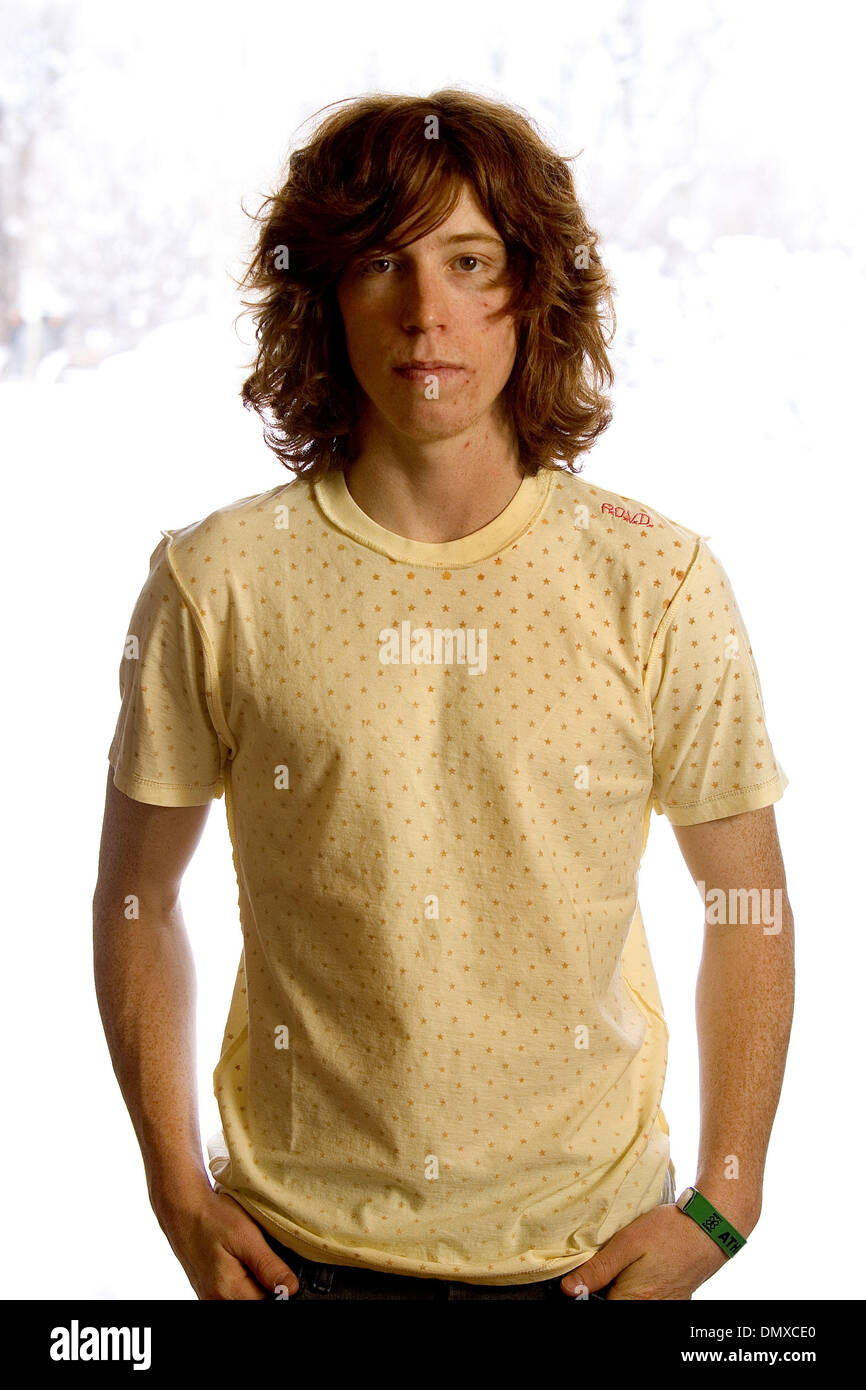 26. Januar 2006; Aspen, Colorado, USA; SHAUN WHITE, 19, Carlsbad, ca, konkurriert im Winter X-Games in Aspen, CO. WHITE gewann gold in der Halfpipe und Slopestyle. WEIß wird die Vereinigten Staaten in den Olympischen Halfpipe-Wettbewerb vertreten. Obligatorische Credit: Foto von K.C. Alfred/San Diego Union T/ZUMA Press. (©) Copyright 2006 von San Diego Union T Stockfoto