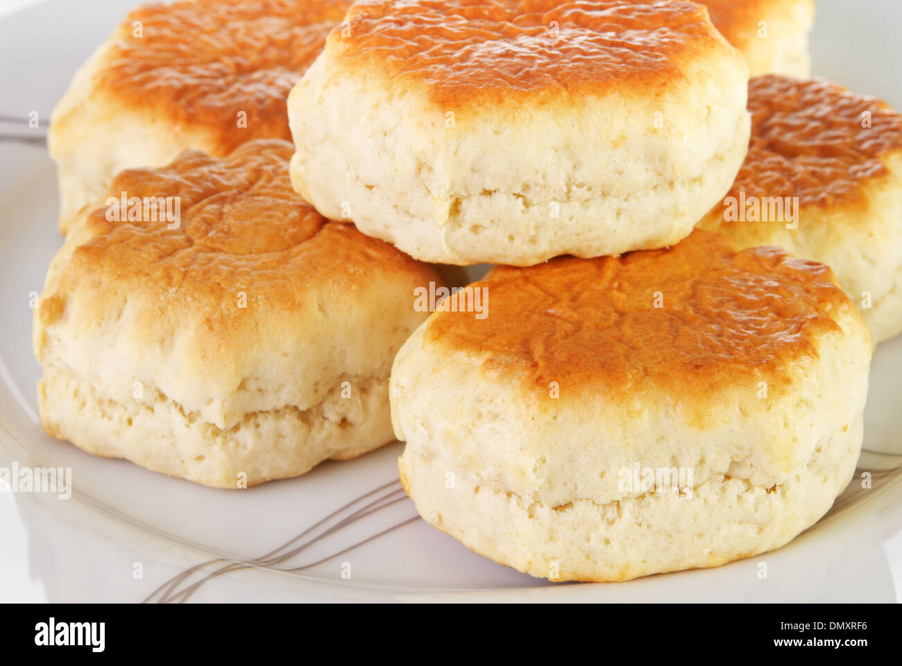 Mehreren Scones auf einem Teller Stockfoto