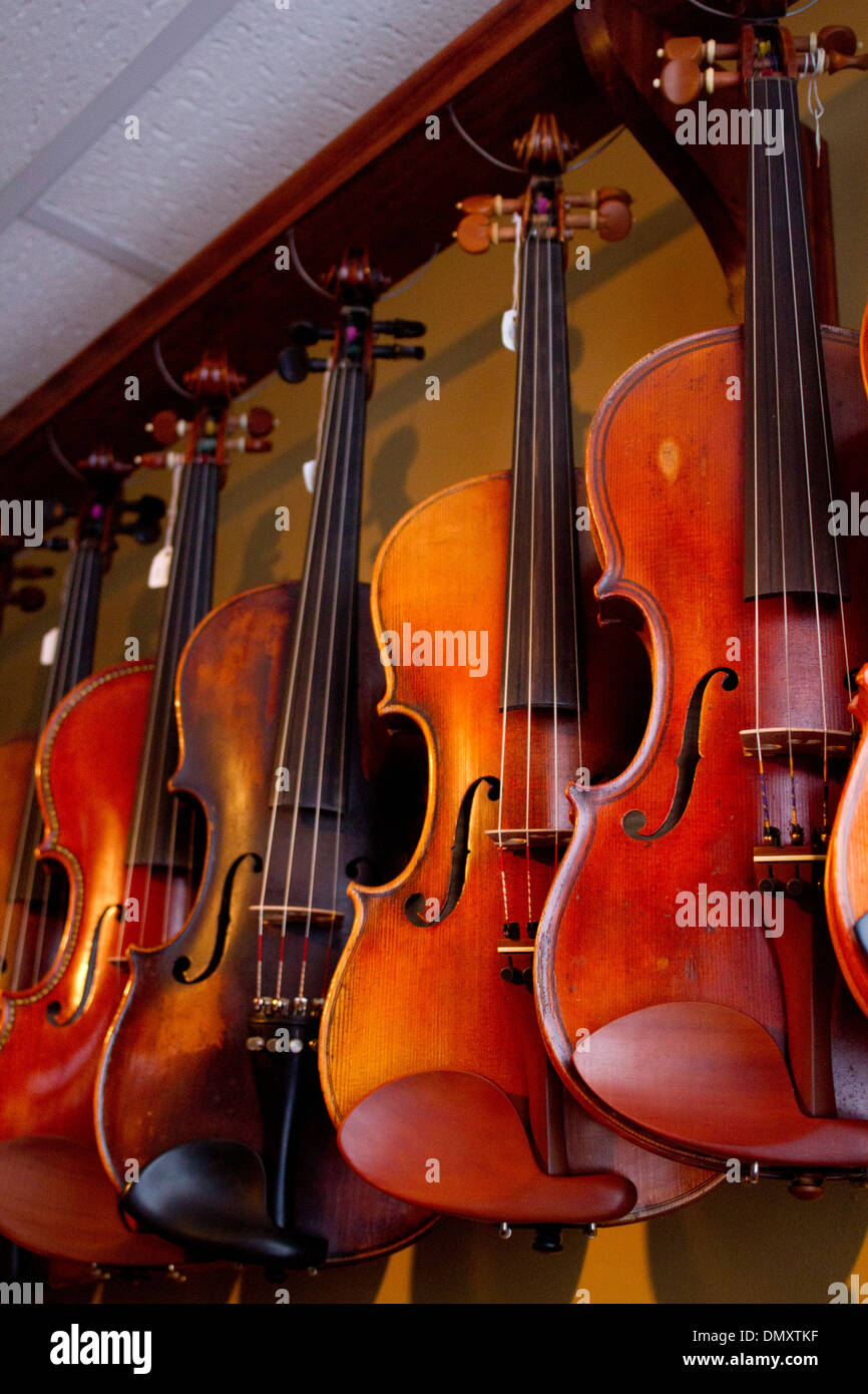 Ein Violon-Shop, wo der Besitzer noch machen handgemachte Violons. Stockfoto