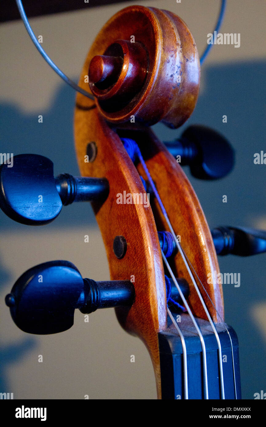 Ein Violon-Shop, wo der Besitzer noch machen handgemachte Violons. Stockfoto