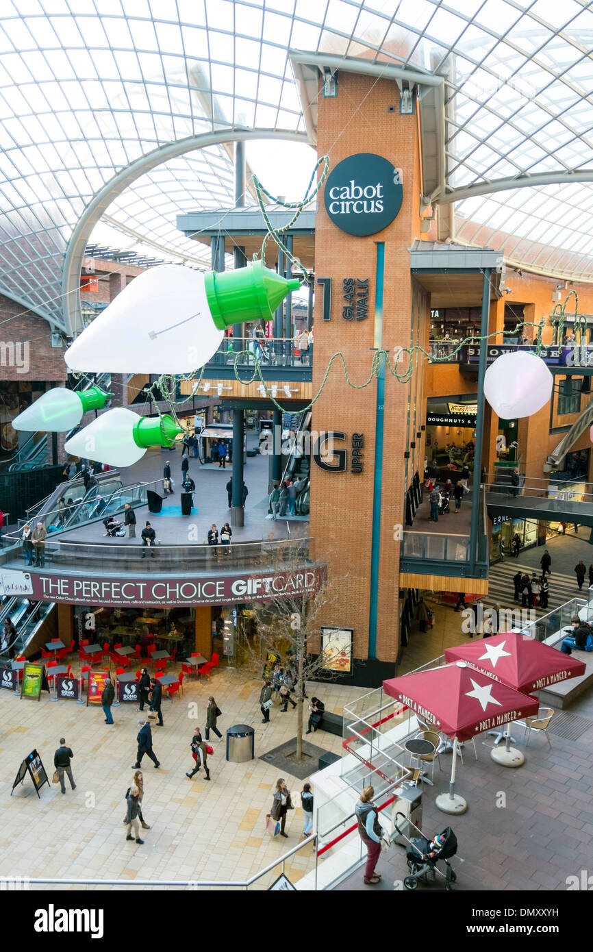 Cabot Circus Shopping-Mall in Bristol, UK. Weihnachts-shopping im Cabot Circus Leute. Stockfoto