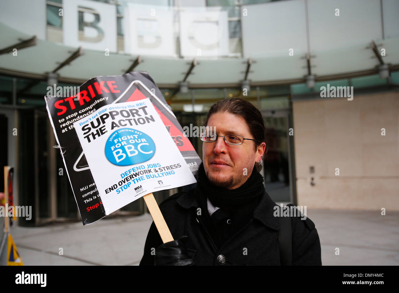 BBC-Mitarbeiter inszenieren einen 12 Stunden Streik außerhalb BBC Broadcasting House Stockfoto