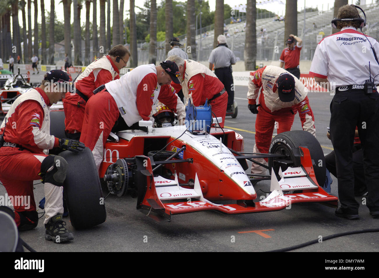 30. Juli 2006; San Jose, CA, USA; Ein Fahrer nimmt einen Boxenstopp beim konkurrieren in Rennen #9 während der 2006-San Jose-Grand-Prix für Champ Cars auf einem 2,3 km, sieben-Turn Stadtkurs. Obligatorische Credit: Foto von Jerome Brunet/ZUMA Press. (©) Copyright 2006 von Jerome Brunet Stockfoto