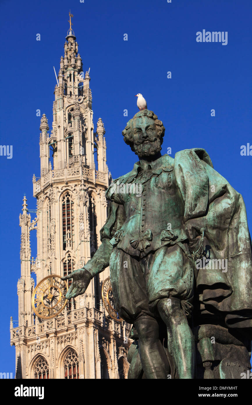 Statue des flämischen Barock Maler Rubens (1570-1644) und der Kathedrale von unsere Dame (1521) in Antwerpen, Belgien Stockfoto