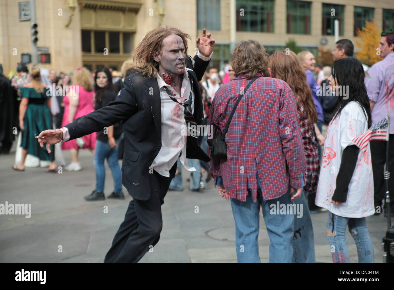 Denvers Zombie Crawl auf 16th Street mall Stockfoto
