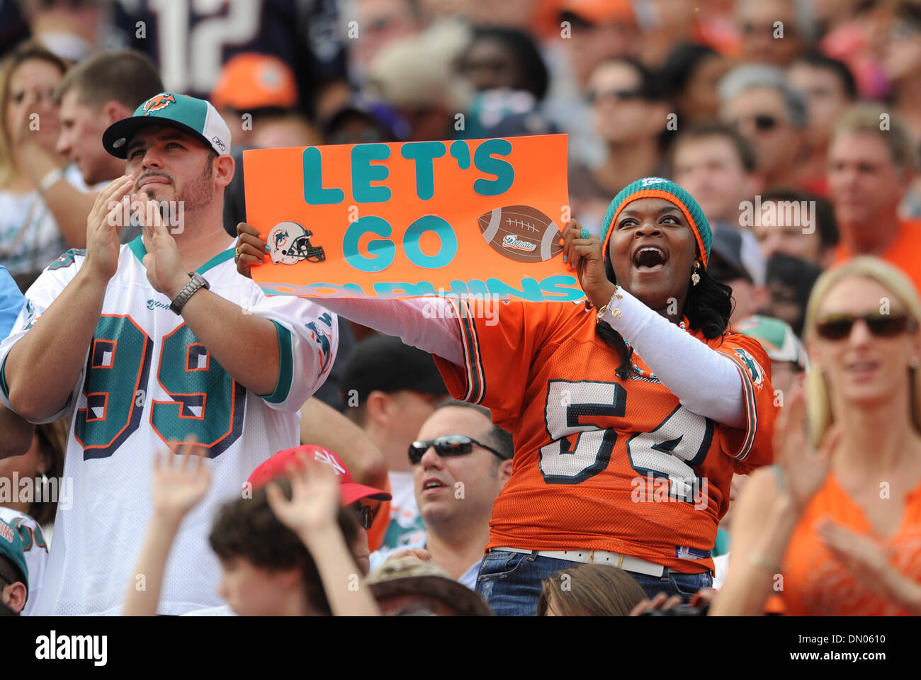 6. Dezember 2009 - Miami Gardens, Florida, USA - Delphine-Pats-JR120609. Delphine-Fans waren nach dem Sieg über die Patriots sehr zufrieden. 06.12.09. Sun-Sentinel, Jim Rassol (Kredit-Bild: © Sun-Sentinel/ZUMApress.com) Stockfoto