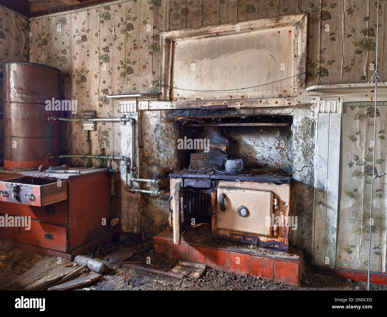 Küche in verlassenen Croft House, Isle of Lewis Stockfoto