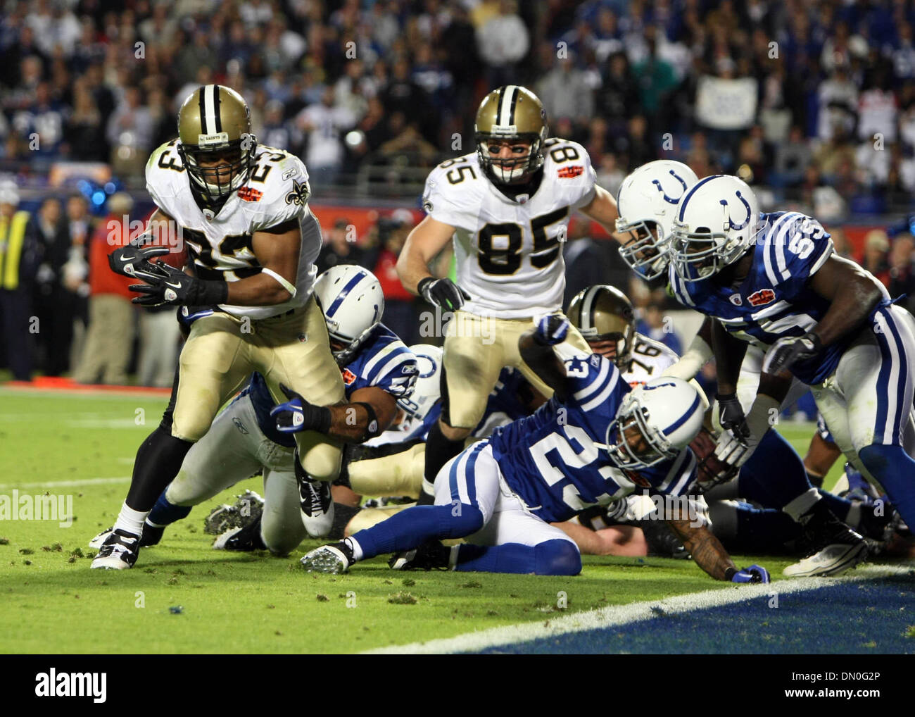 7. Februar 2010 nicht - Miami Gardens, Florida, USA - New Orlean #23 Tim Jennings in die Endzone auf vierten Down im zweiten Quartal des Super Bowl XLIV. (Kredit-Bild: © Palm Beach-Post/ZUMApress.com) Stockfoto