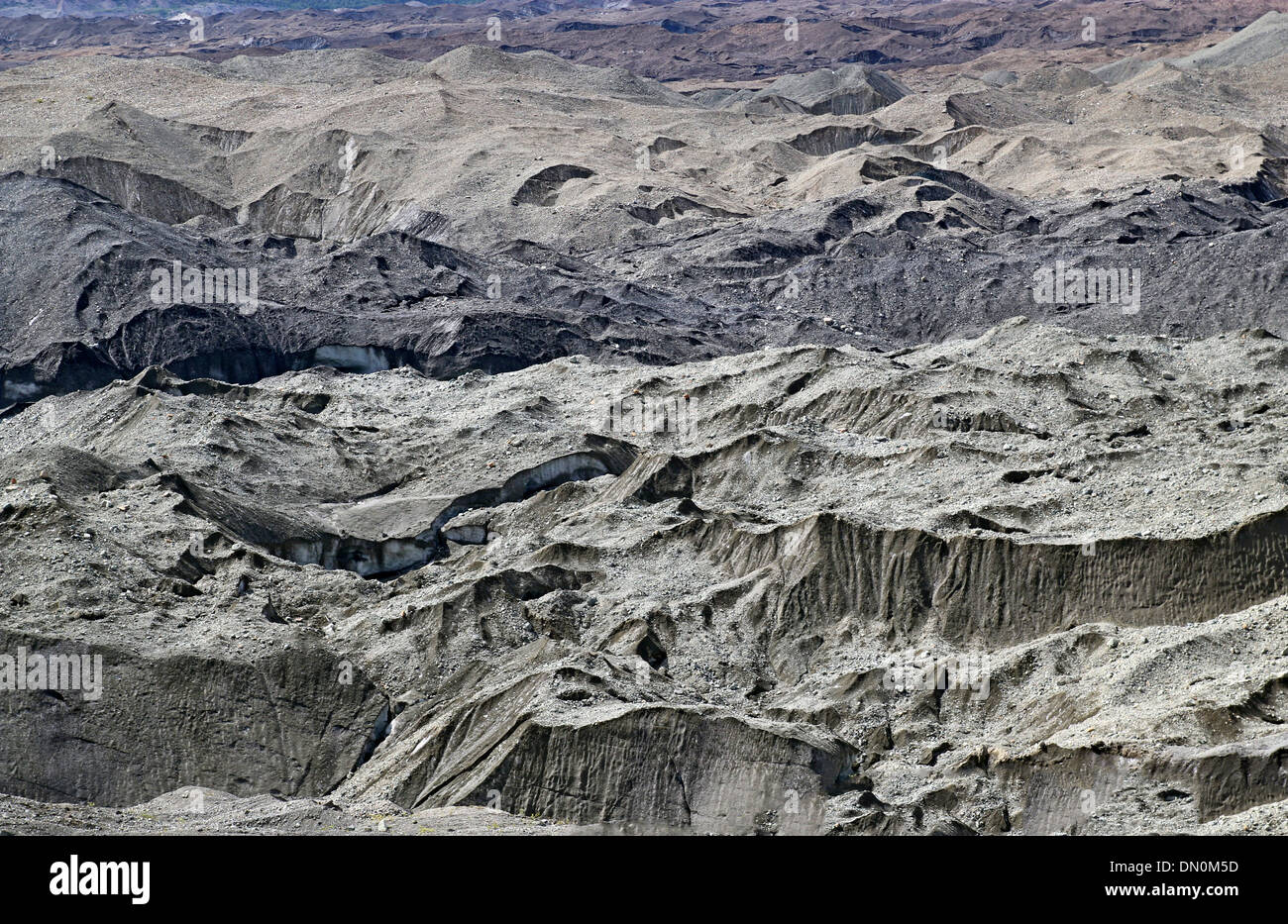 Eiszeitliche Moräne links von der Kennecott und Root-Gletscher in der Nähe von Kennecott im Wrangell-St.-Elias-Nationalpark in Alaska Stockfoto