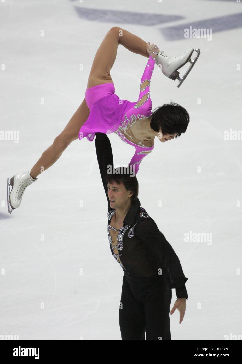 25. Januar 2010 - Tallinn, Estland - YUKO KAWAGUCHI und ALEXANDER SMIRNOV gewinnen Gold bei der ISU Eiskunstlauf Meisterschaft. Bild: 26. Dezember 2009 führen - St Petersburg, Russland - Yuko Kawaguchi und Alexander Smirnov ihre Kür auf Russland Eiskunstlauf Meisterschaft in St. Petersburg. Kawaguchi und Smirnow wurde Meister von Russland. (Kredit-Bild: © Trend/PhotoXpress / Stockfoto