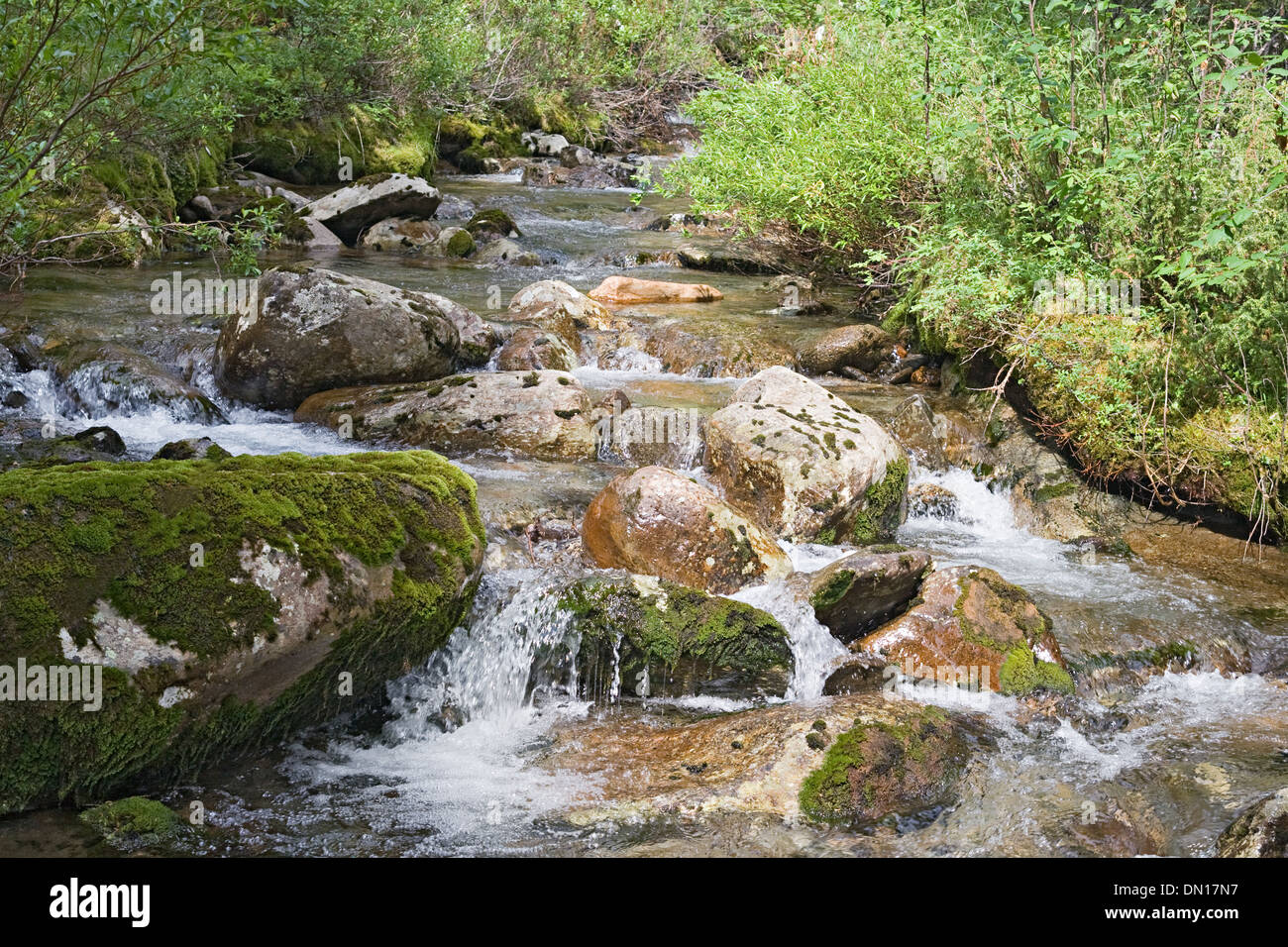 Schnellen Stream zwischen Felsen, Ural, Russland Stockfoto