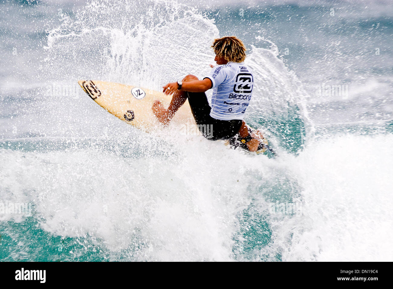 4. Januar 2006; Narrabeen, New South Wales, Australien; Australische BEAU WALKER (20) (Coolangatta, QLD) erweitert, um drei von den Billabong World Junior Championships heute mit einem emphatischen Sieg über anderen australischen Surf-Weltmeister Ben Dunn (Old Bar, NSW) bei North Narrabeen, New South Wales heute Runde. Billabong World Junior Championships ist der weltweit renommiertesten junior Contest. Es hat gegeben Stockfoto