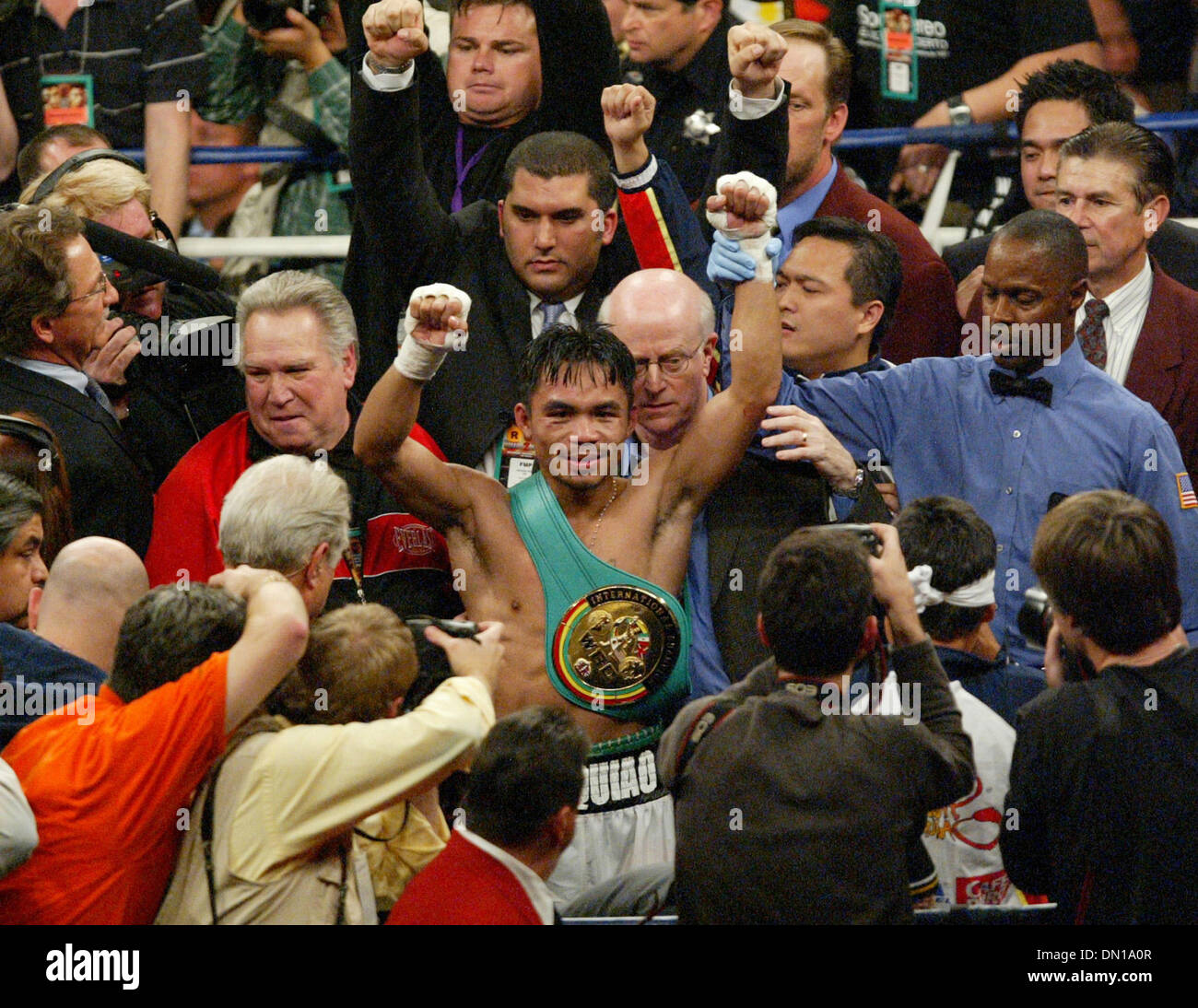 21. Januar 2006; Las Vegas, NV, USA; MANNY PACQUIAO von den Philippinen feiert nach dem Absetzen von Erik Morales in der 10. Runde Superfedergewicht Boxkampf am Samstag Abend gewinnen. Obligatorische Credit: Foto von J.P. Yim/ZUMA Press. (©) Copyright 2006 von J. P. Yim Stockfoto
