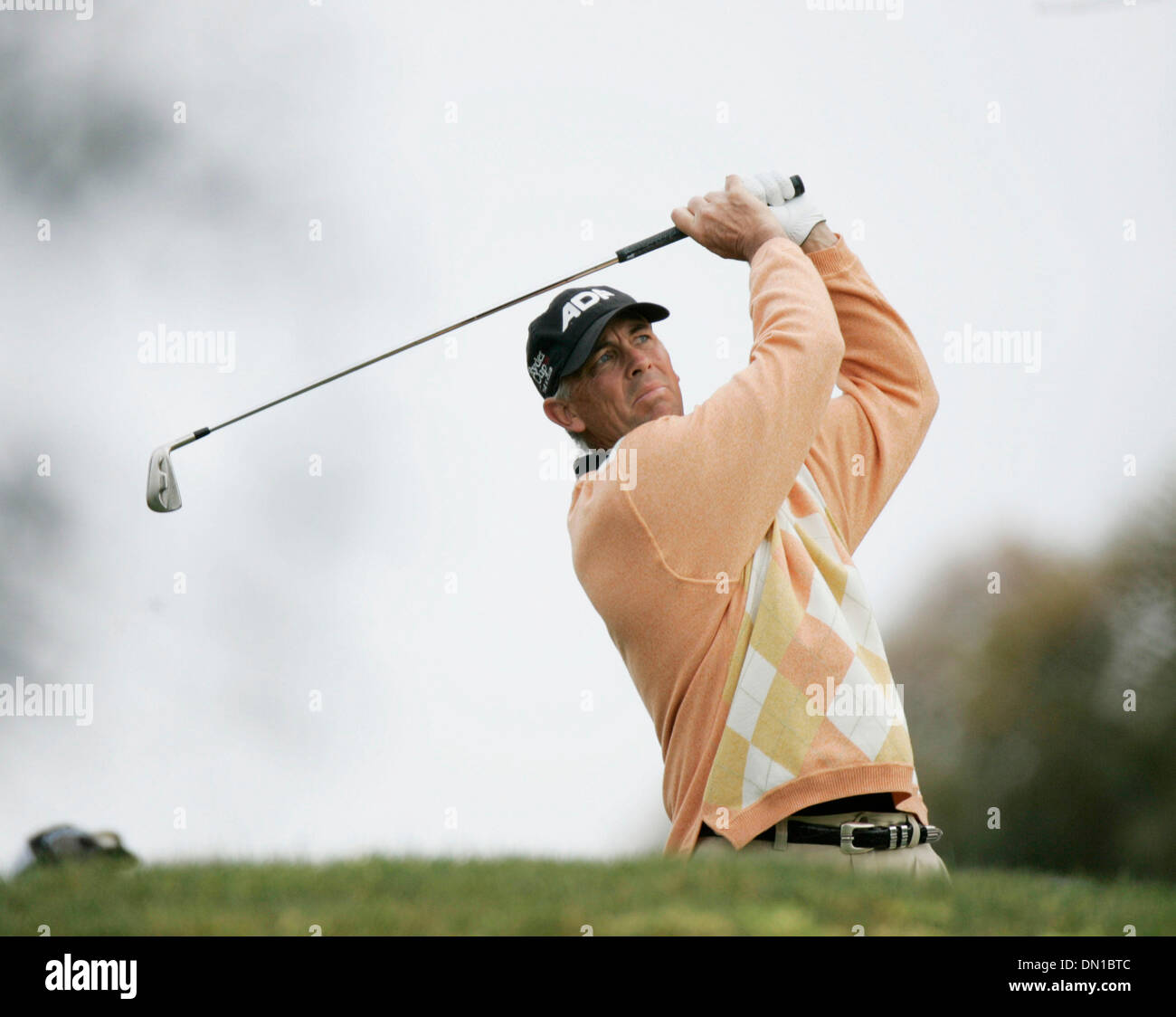 28. Januar 2006; La Jolla, Kalifornien, USA; GOLF: TOM LEHMAN, Dritter Abschlag während der Buick Invitational 2006. Obligatorische Credit: Foto von Jim Baird/San Diego Union T/ZUMA Press. (©) Copyright 2006 von San Diego Union T Stockfoto