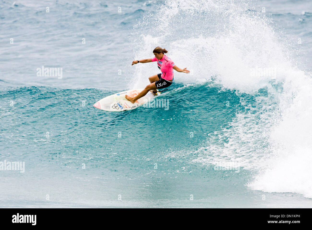 1. März 2006; Snapper Rocks, Coolangatta, Queensland, Australien; Association of Surfing Professionals (ASP) WomenÕs Welt ChampionshipTour (WCT). Roxy Pro von Samsung vorgestellt: Snapper Rocks, Gold Coast, Queensland, Australien 28 Feb Ð 12. März 2006. Ehemalige ASP World Champion (2004) und aktuelle Welt Nummer zwei SOFIA MULANOVICH (Peru) (Bild) erfolgreich ihren Weg in Rou gesurft Stockfoto