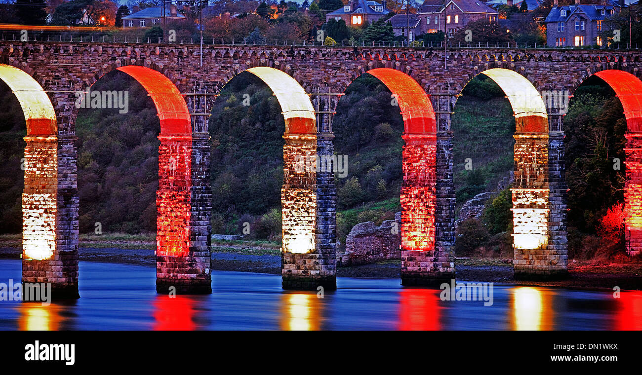 Leuchten am Viadukt. Berwick auf Tweed.River Brücken über den Tweed Stockfoto