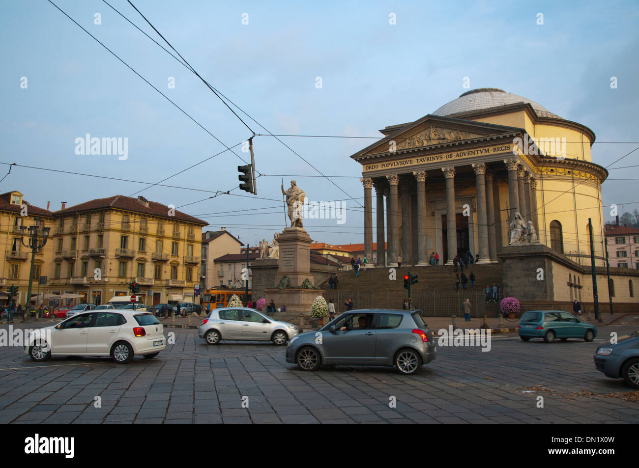 Verkehr am Piazza Gran Madre di Dio zentrale Region Turin Piemont Italien Europa Stockfoto