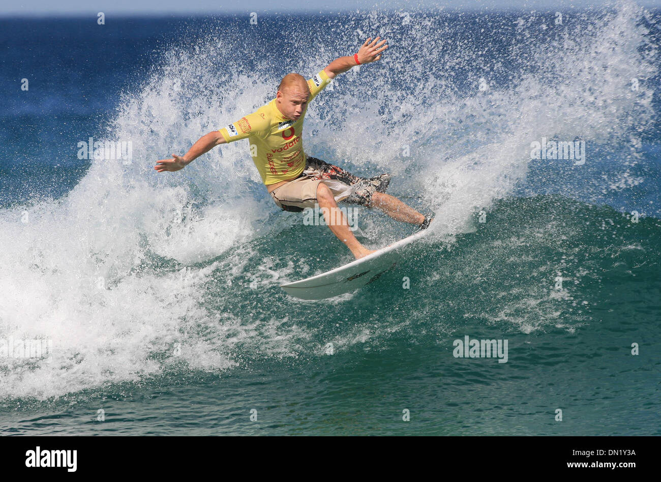 4. April 2006; Newcastle Beach, Australien; Surfer MICHAEL CAMPBELL (Port MacQuarie/NSW) weiterhin seine großartige Form, als er ein erfolgreiches Comeback auf höchstem Niveau professionell Surfen während der Vodafone Open World Qualifying Series Event versucht. Der ehemalige Welt Nr. 2 (1998) und letzten Veranstaltung Champion in Newcastle (2001) hatte eine leicht Runde fünf gewinnen. Vodafone Open lockt ein großes Betätigungsfeld Stockfoto