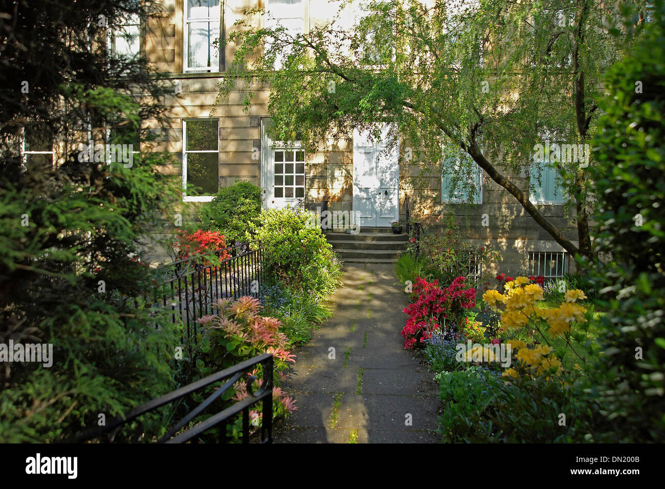 vorne Gardenof Mietshaus Wohnungen in Peel street Partick Glasgow Stockfoto