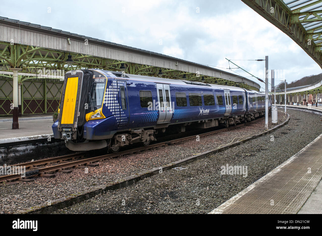 ScotRail Class 380 010 elektrische mehrfache Maßeinheit, Wemyss Bay Bahnhof, Inverclyde, Schottland Stockfoto