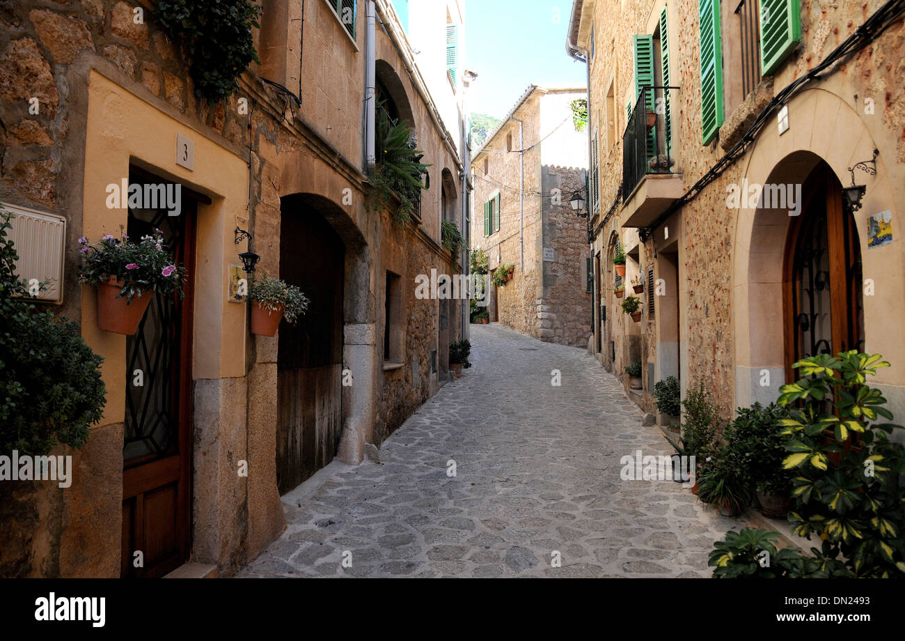 Valldemossa ist eine Stadt in der Serra de Tramuntana im Norden von Mallorca. Stockfoto