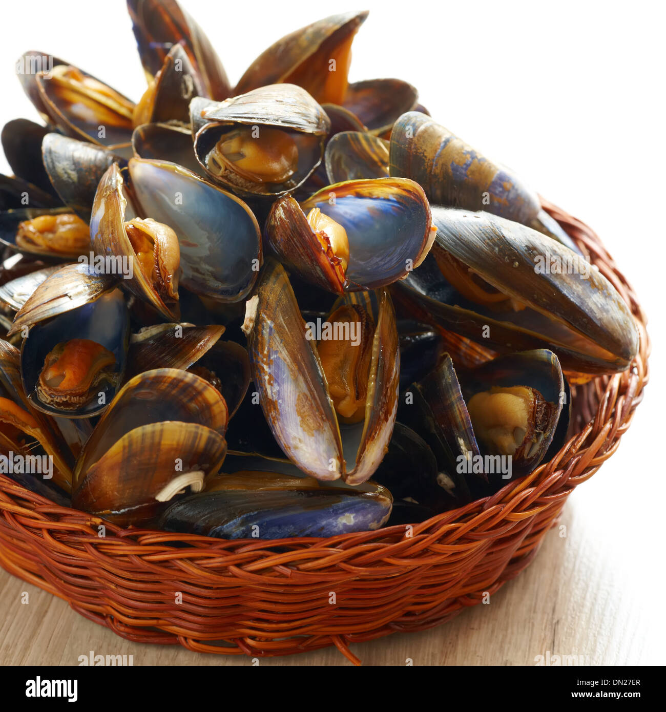 Muscheln im korb -Fotos und -Bildmaterial in hoher Auflösung – Alamy