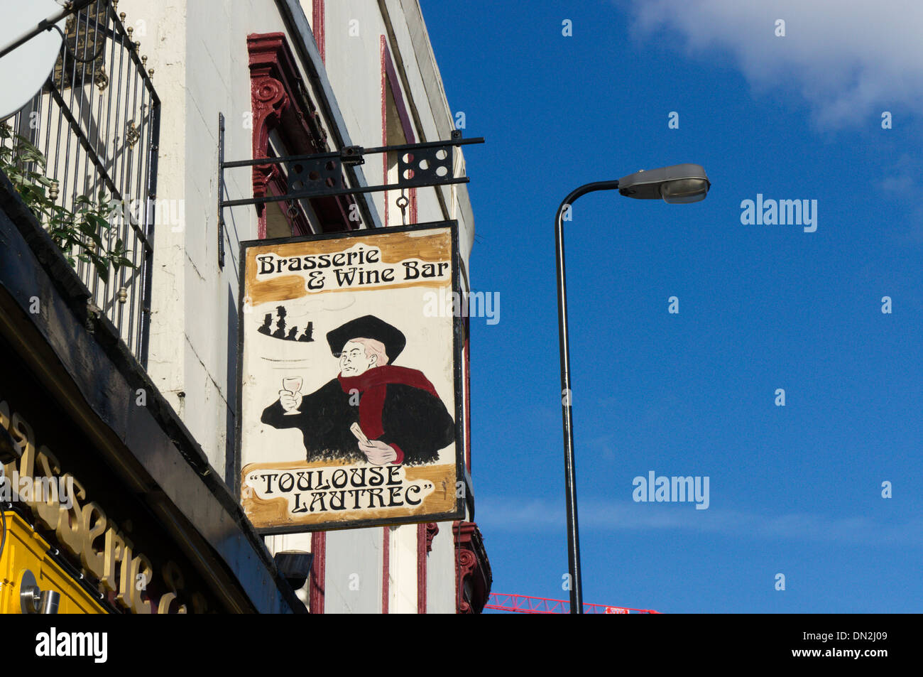 Melden Sie sich für die Toulouse Lautrec Brasserie & Wine Bar in Newington Butts in der Nähe von Elephant &amp; Castle, Südlondon. Stockfoto