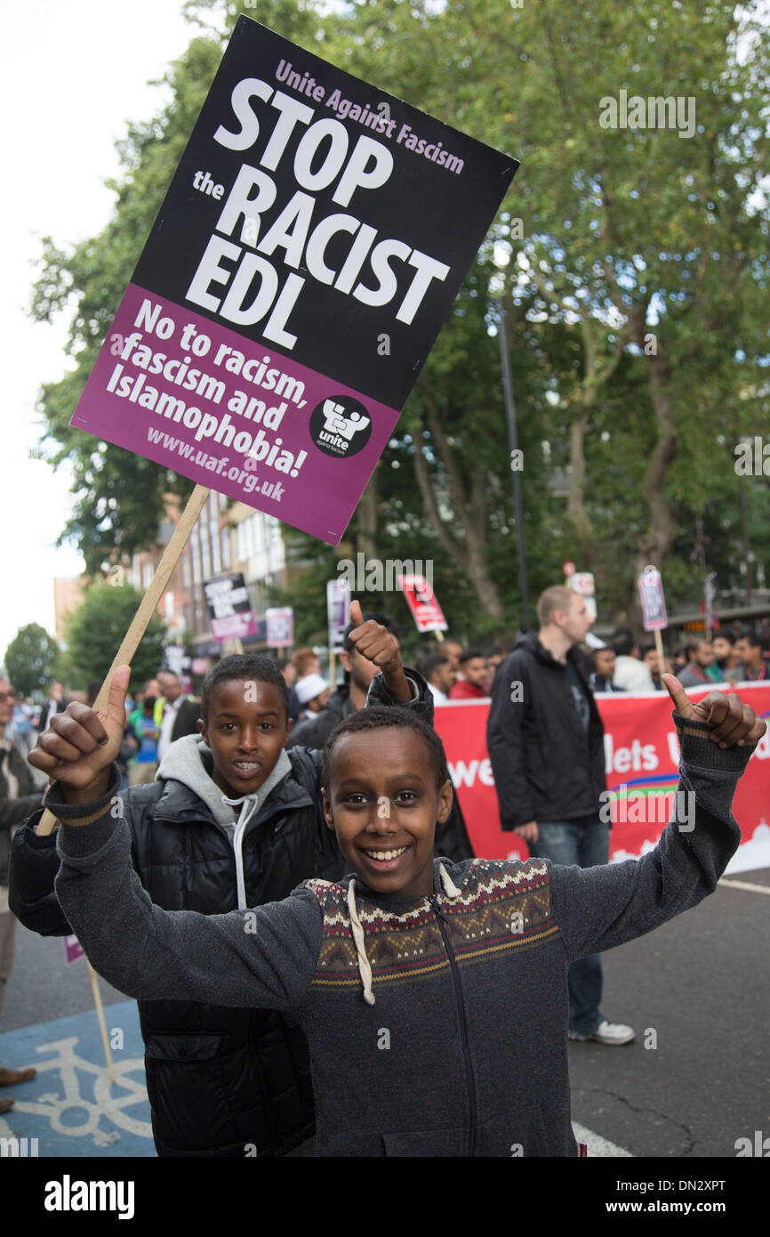 Unite Against Fascism Demonstration gegen die EDL auf Whitechapel im Osten Londons. Stockfoto