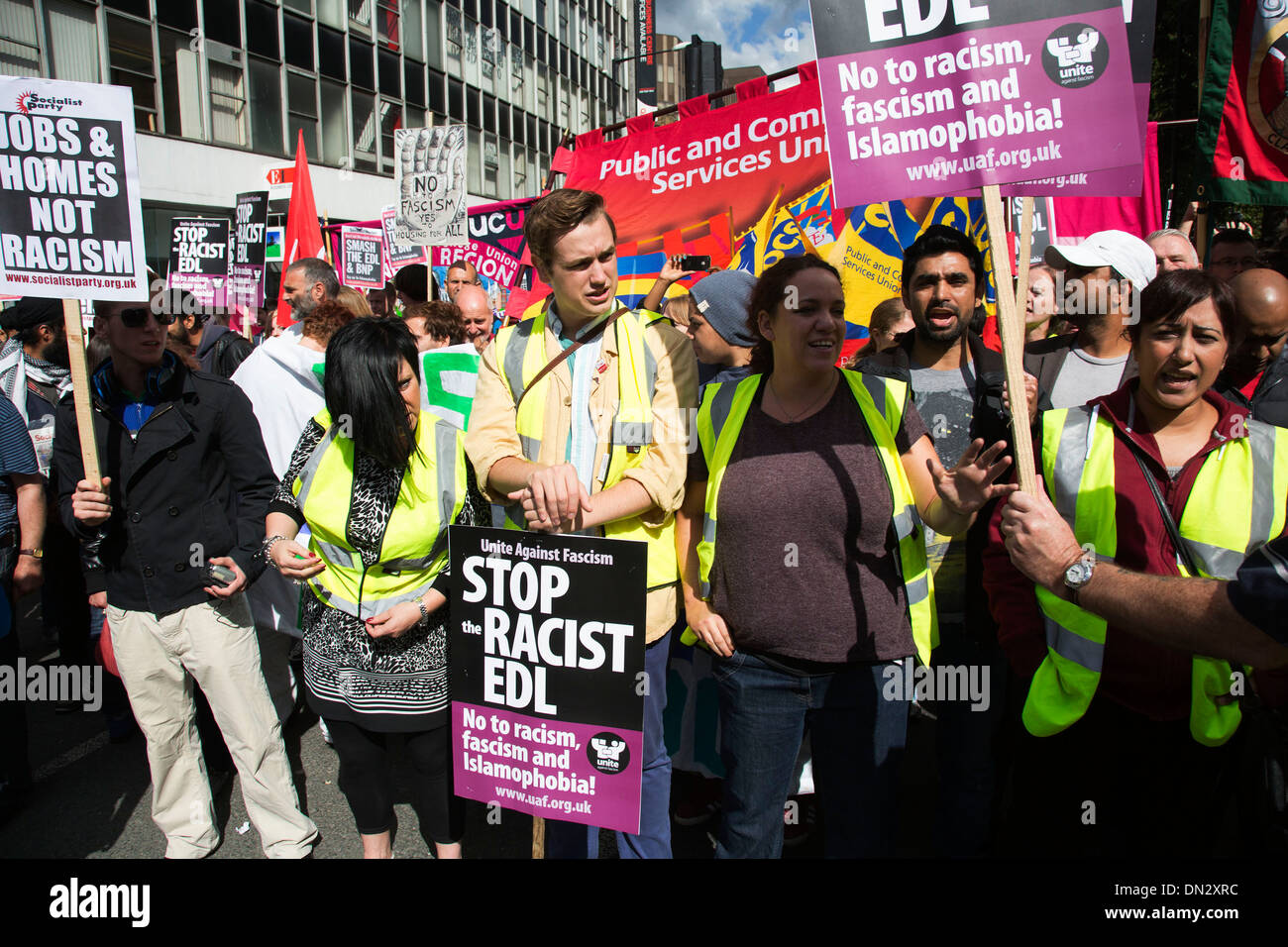 Unite Against Fascism Demonstration gegen die EDL auf Whitechapel im Osten Londons. Stockfoto