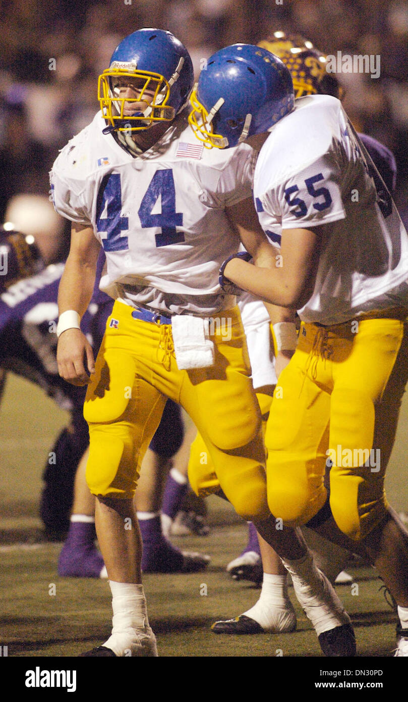 9. November 2006; Pleasanton, CA, USA; Ausläufer des ROB ANDREWS feiert nach scoring auf Foothill während der Donnerstag Nacht Spiel.  Obligatorische Credit: Foto von Mike Lucia/Oakland Tribune/ZUMA Press. (©) Copyright 2006 von Oakland Tribune Stockfoto