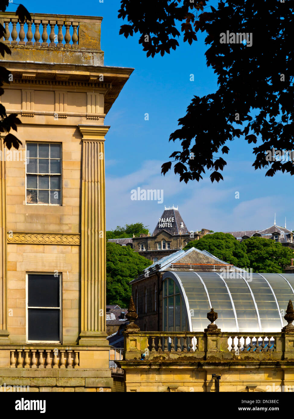 Traditionellen Steinhäusern inmitten der Buxton ein Kurort in der hohen Peak District England UK Stockfoto