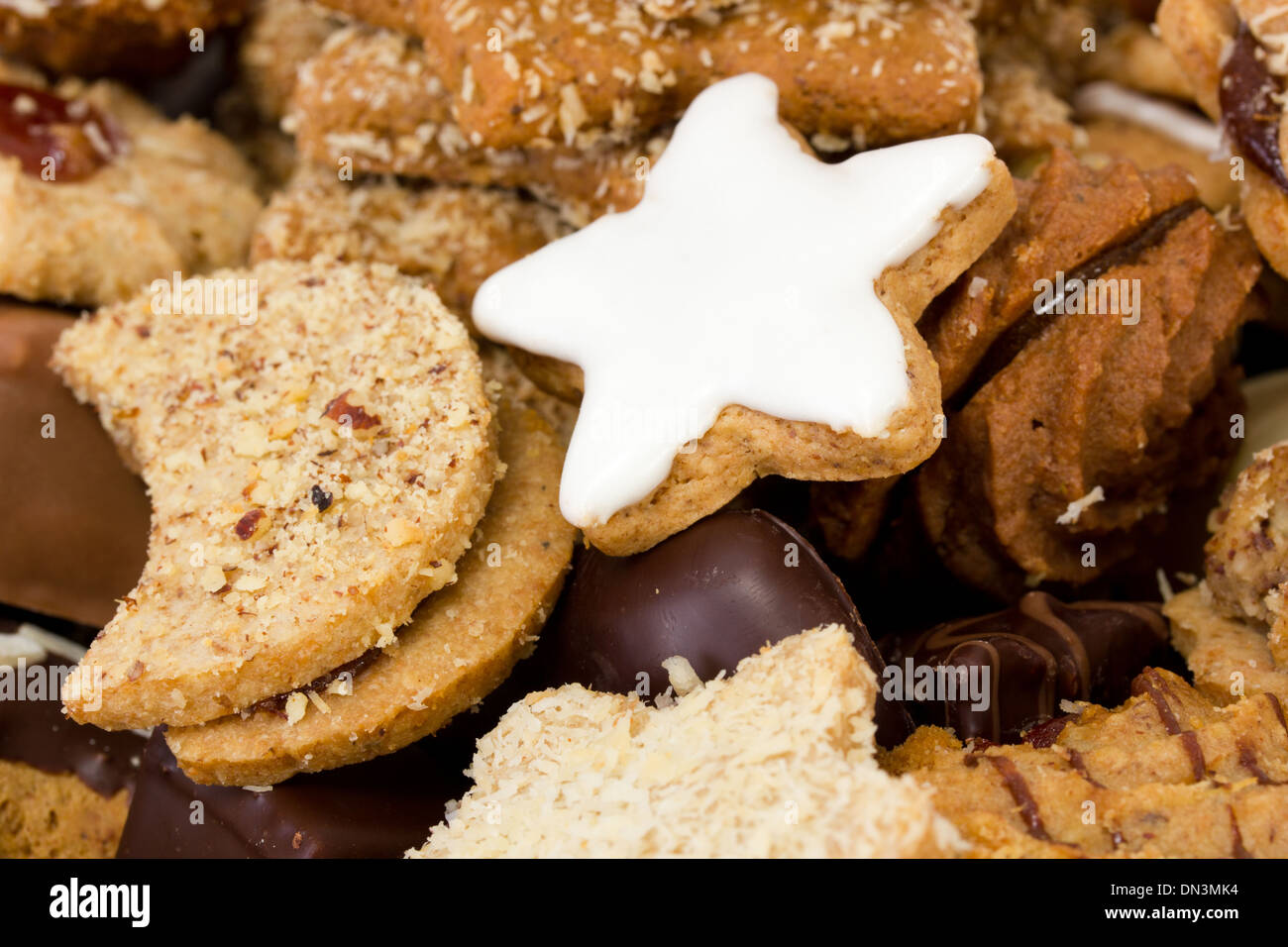 Nahaufnahme des frisch gebackenen Weihnachtsplätzchen Stockfoto