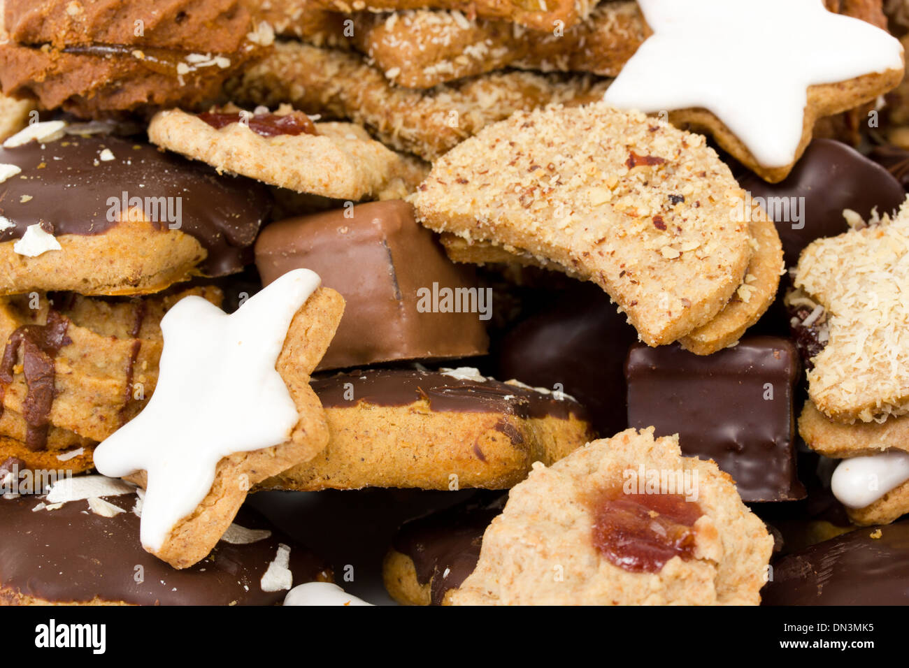 Nahaufnahme des frisch gebackenen Weihnachtsplätzchen Stockfoto