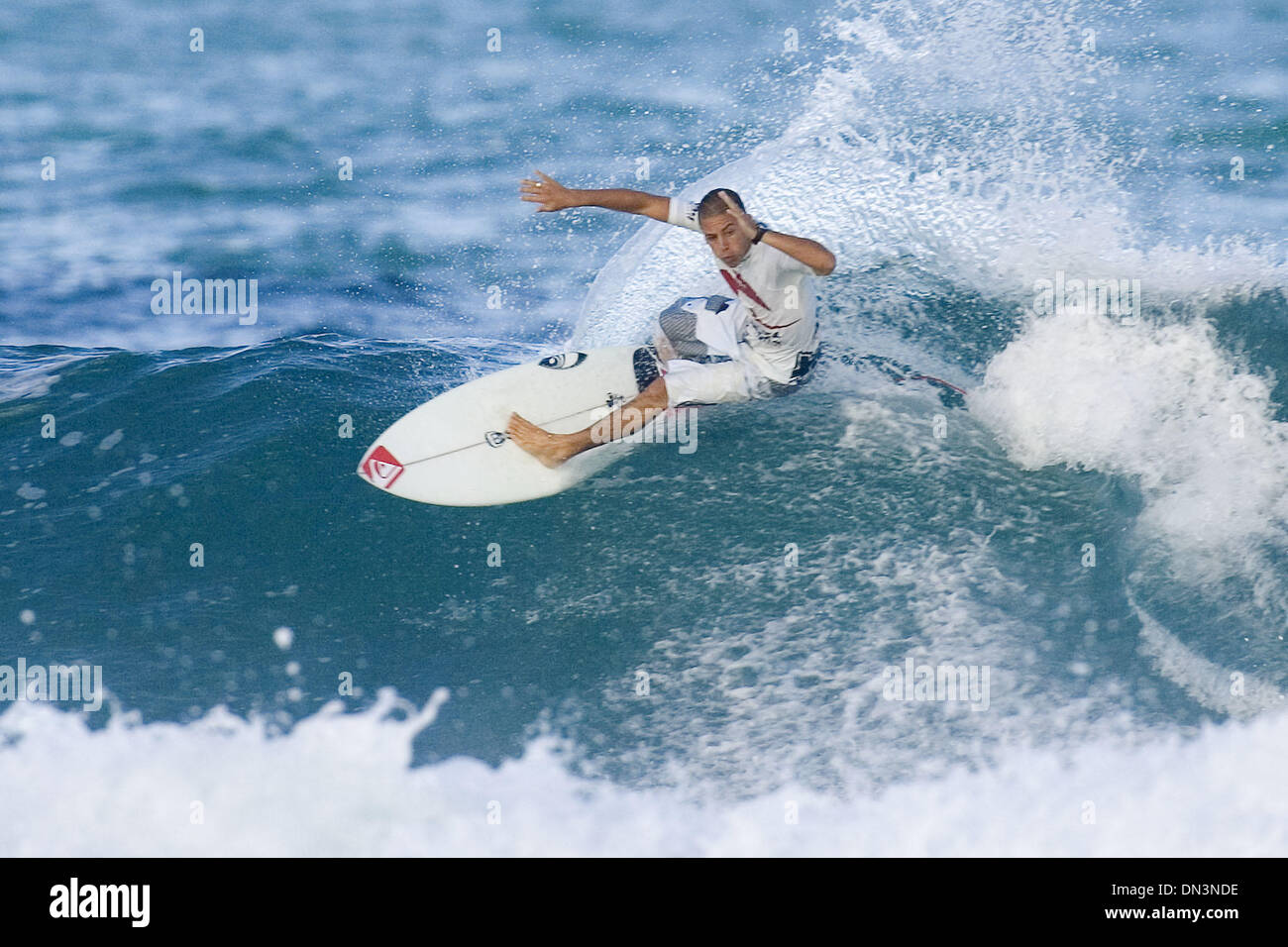 27. August 2006; Hossegor, Westküste, Südfrankreich; Aktuelle ASP WQS weltweit die Nummer eins und lokalen Lieblings JEREMY FLORES (Frankreich) wurde heute gleich Fünfter in der Rip Curl Pro Super Series in Hossegor, Frankreich. Trotz seiner hervorragenden Form während der gesamten Veranstaltung Flores erschienen aus dem Rhythmus und konnte die Wellen brauchte er im Viertelfinale finden. Flores wurde vom Australier Ben D geschlagen. Stockfoto