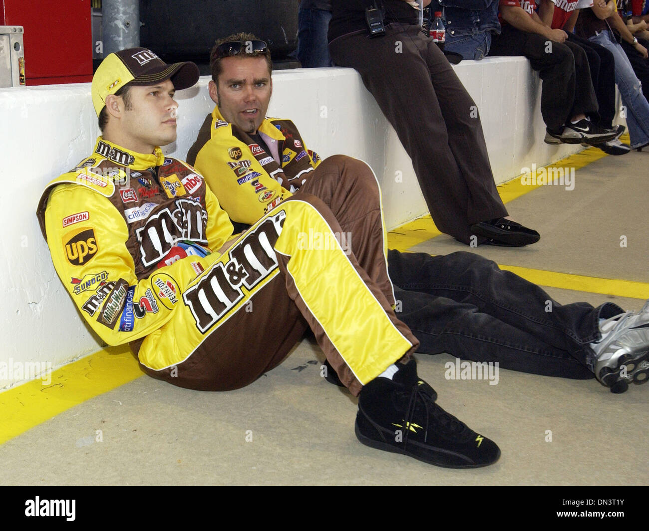 12. Oktober 2006; Concord, NC, USA; Fahrer DAVID GILLILAND Zeittraining für die NASCAR Nextel Cup Serie Bank of America 500 bei Charlotte Motor Speedway in Concord, North Carolina.                                     Obligatorische Credit: Foto von Jason Moore/ZUMA Press. (©) Copyright 2006 von Jason Moore Stockfoto