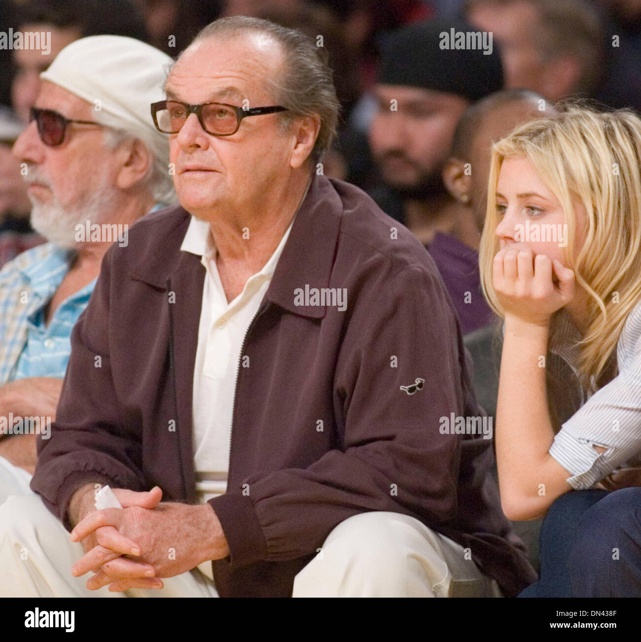 19. November 2006; Los Angeles, Kalifornien, USA; Spielen gegen die Chicago Bulls Schauspieler JACK NICHOLSON und Tochter LORRAINE zusehen, wie die Los Angeles Lakers im Staples Center. Die Los Angeles Lakers gewannen das Spiel 82-72. Obligatorische Credit: Foto von Armando Arorizo/ZUMA Press. (?) Copyright 2006 von Armando Arorizo Stockfoto