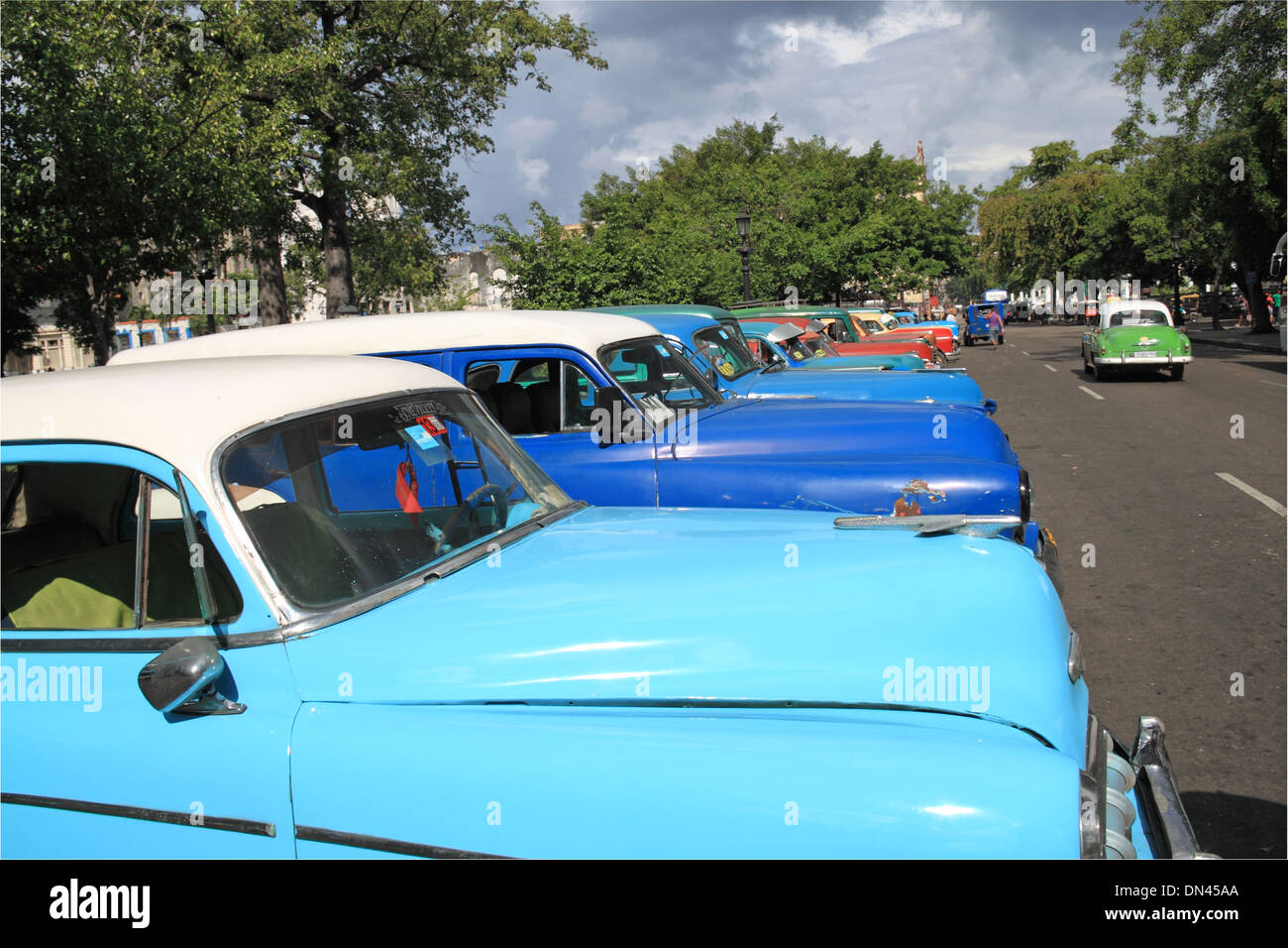 1952 Chevrolet, Calle Industria, Parque De La Fraternidad, Alt-Havanna (La Habana Vieja), Kuba, Karibik, Mittelamerika Stockfoto